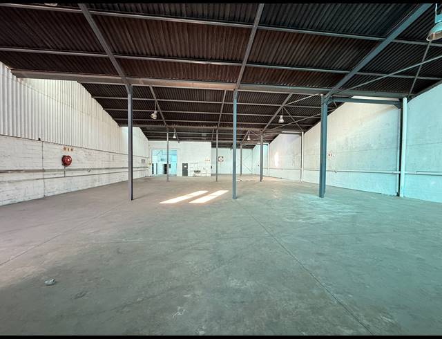 1,300M² WAREHOUSE FOR SALE IN BLACKHEATH INDUSTRIAL